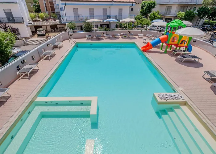 Family Mediterraneo - Azzurro Club 切塞纳蒂科